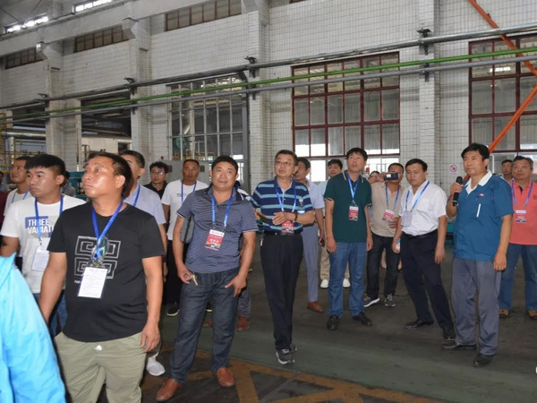 社会公众在球速体育集团科普基地生产车间参观学习